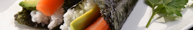 Temaki sushi (conos de alga nori con rellenos)