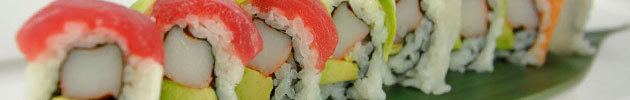Rainbow rolls envueltos en mix de palta y salmón