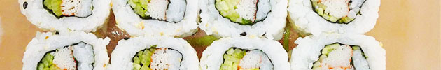 California rolls (envueltos en sésamo, masago o ciboulette)